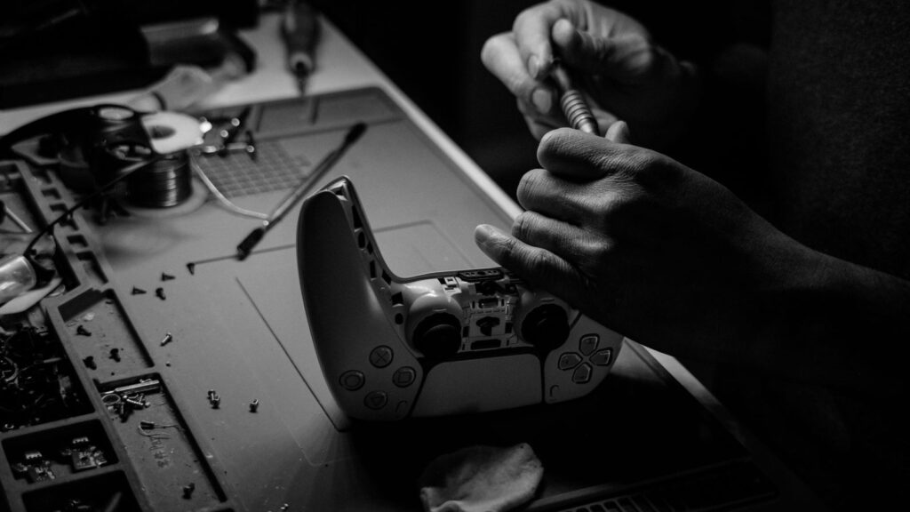 Console and controller repair at the elMeistrai service point in Kaunas