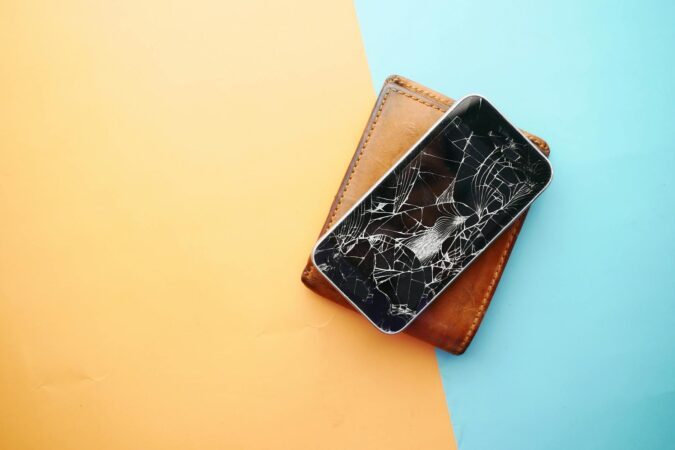 Kaip pašalinti įtrūkimus telefono ekrane